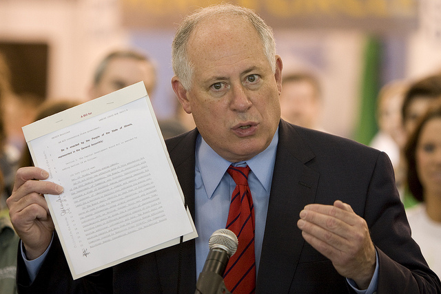 Illinois Gov. Quinn Accuses Challenger Bruce Rauner Of Paying Off Lawmakers To Vote Against Pension Reform Bill
